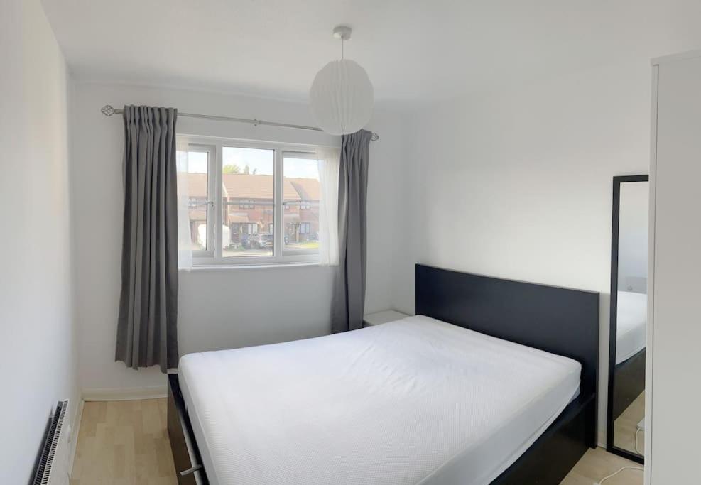 Colliers Wood 1 Bed South London Short Stay Мичъм Екстериор снимка